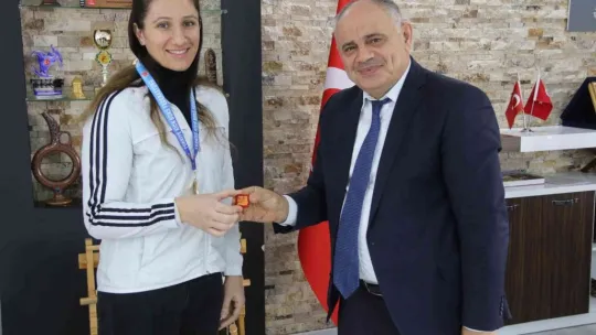 Kick Boks Türkiye Şampiyonu'ndan Başkan Öztürk'e ziyaret