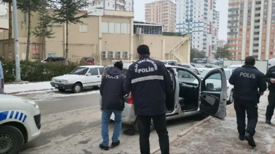 Kiralık araçla hırsızlık
