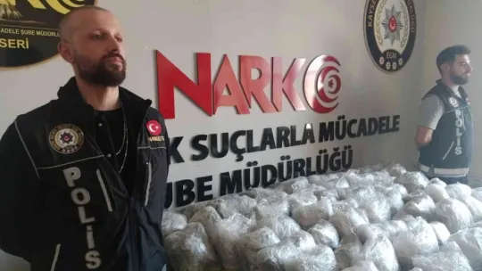 Kiralık araçtan 53 kilo uyuşturucu madde ele geçirildi