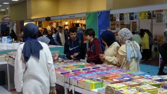 Kitap fuarına ziyaretçi akını: 3 günde 261 bin kişi ziyaret etti