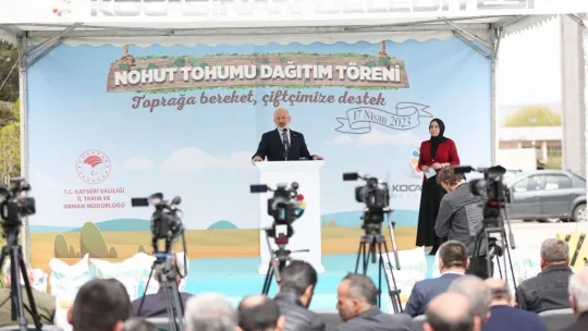 Kocasinan Belediyesi, çiftçiye beyaz sertifikalı 15 ton tohum dağıttı