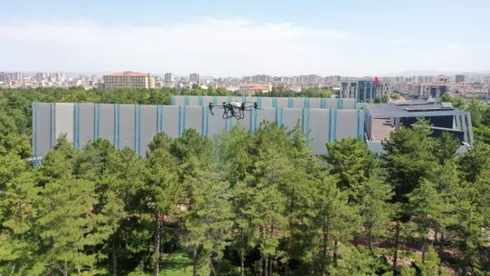 Parklar ve yeşil alnlar drone ile ilaçlıyor