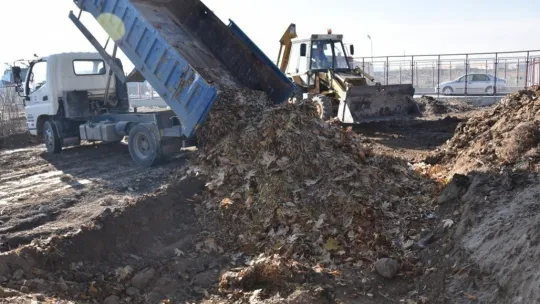 Kocasinan Belediyesi Kuru Yaprakları Gübreye Dönüştürüyor
