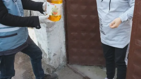 Kocasinan Belediyesi, ürettiği aspir yağını ihtiyaç sahiplerine dağıtıyor
