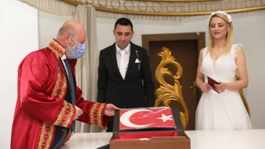 Kocasinan'da bir günde 22 çift mutlu yuvaların temelini attı
