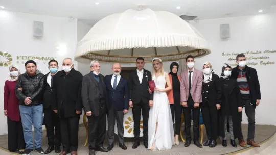 Kocasinan'da bir günde 22 çift mutlu yuvaların temelini attı