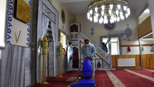 Camiler, Ramazan ayında da gül kokuyor