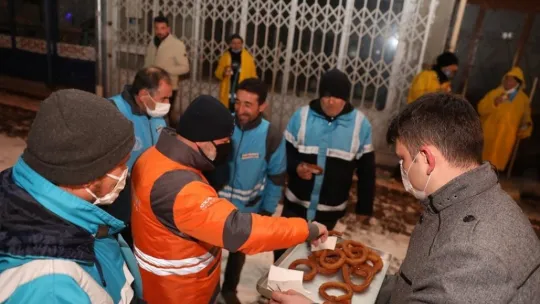 Kocasinan'da kar temizleme aralıksız sürüyor