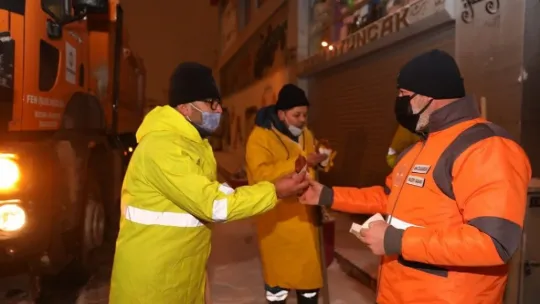 Kocasinan'da kar temizleme aralıksız sürüyor