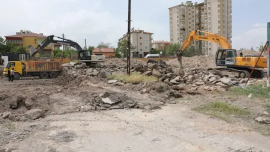 Uğurevler'e modern pazar yeri