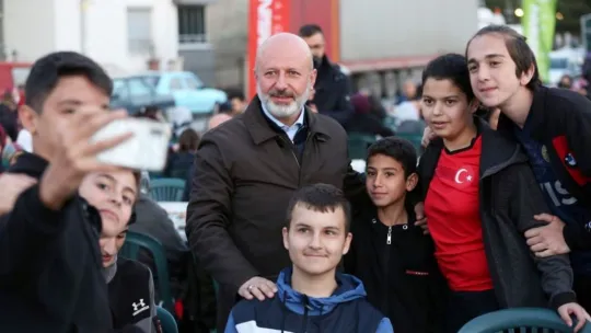 Yeni Mahalle'de 4 bin 500 kişilik iftar coşkusu