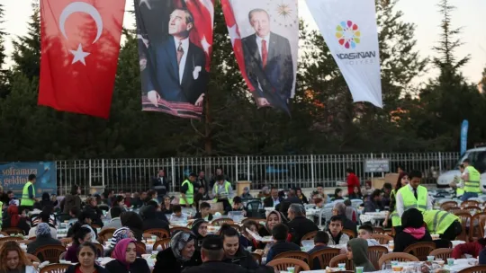Yeni Mahalle'de 4 bin 500 kişilik iftar coşkusu