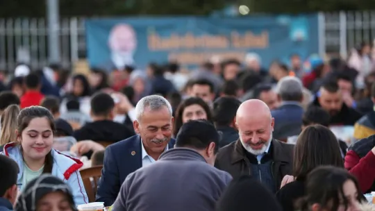 Yeni Mahalle'de 4 bin 500 kişilik iftar coşkusu