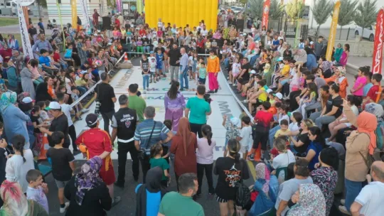 Çocuklardan Başkan Amca'ya sevgi seli