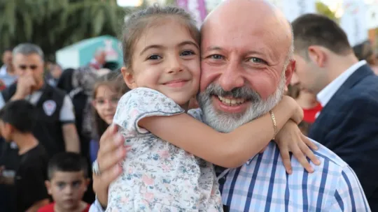 Çocuklardan Başkan Amca'ya sevgi seli