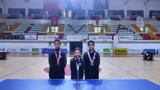 Kocasinan Masa Tenisi Takımı Şampiyon Oldu