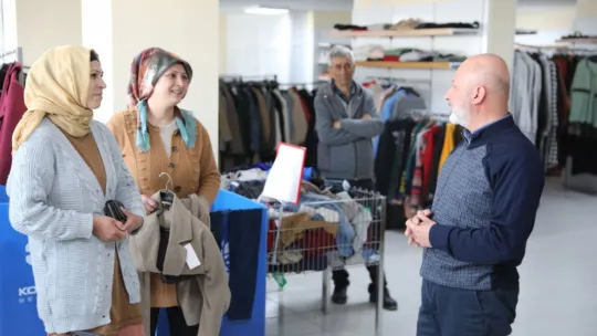 Kocasinan, Sosyal Market ile depremzedelerin kıyafet taleplerini karşılıyor