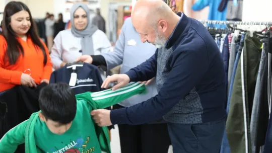 Kocasinan, Sosyal Market ile depremzedelerin kıyafet taleplerini karşılıyor