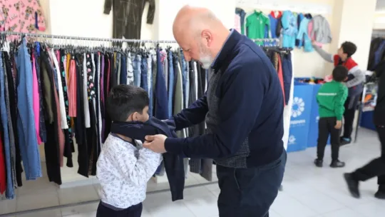 Kocasinan, Sosyal Market ile depremzedelerin kıyafet taleplerini karşılıyor