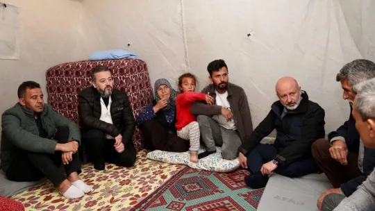 Kocasinan, Türkoğlu'nda her gün bin kişiye iftar yemeği ile 16 bin sıcak ekmek dağıtıyor