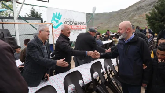Kocasinan, Türkoğlu'nda her gün bin kişiye iftar yemeği ile 16 bin sıcak ekmek dağıtıyor
