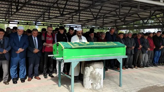 Komşusunun 20 bıçak darbesiyle öldürdüğü kadın toprağa verildi