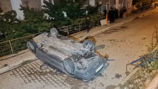 Kontrolden çıkan otomobil devrildi: 3 Yaralı