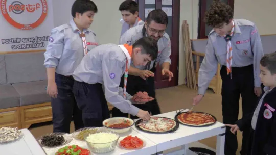 Küçük izciler pizza yapmayı öğrendi