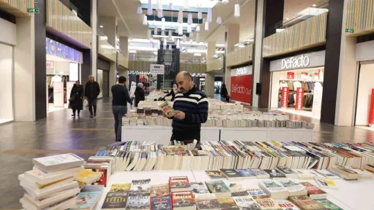 KUMSmall AVM'de 'Kitap ve Hediyelik Eşya Fuarı' açıldı