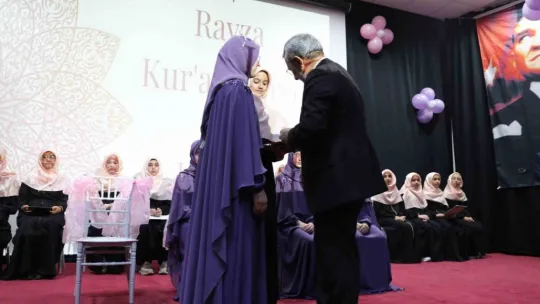 Kur'an-ı Kerim'i ezberlediler, icazetlerini aldılar