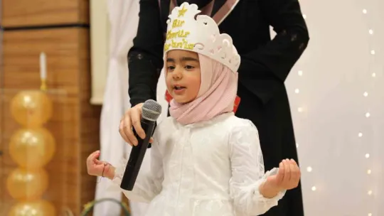Kur'an kurslarındaki minik öğrencilerin karne heyecanı