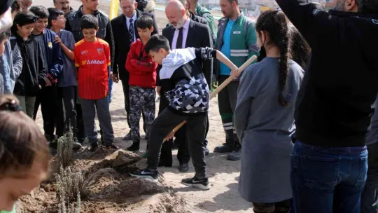 Lavanta Bahçesi'ne 20 bin fidan