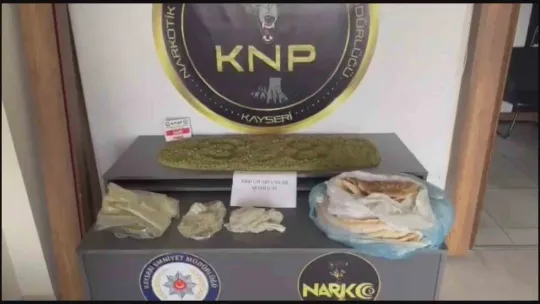 Lavaşların arasında uyuşturucu taşıyan zehir taciri yakayı ele verdi