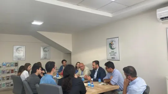 Lise öğrencileri, Yeşilay'da Parlamenter Tipi Münazara Projesi'ni anlattı