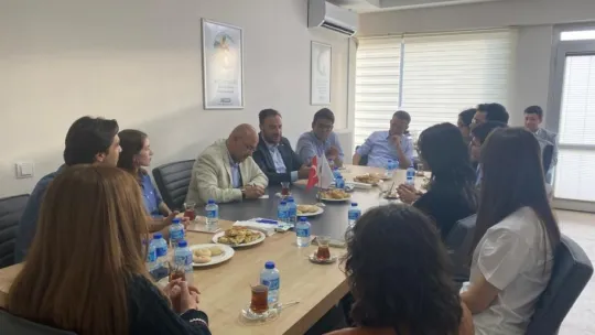 Lise öğrencileri, Yeşilay'da Parlamenter Tipi Münazara Projesi'ni anlattı