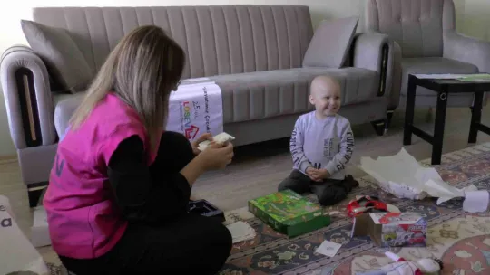 Lösemi hastası depremzede Ömer'e bayram öncesi moral ziyareti