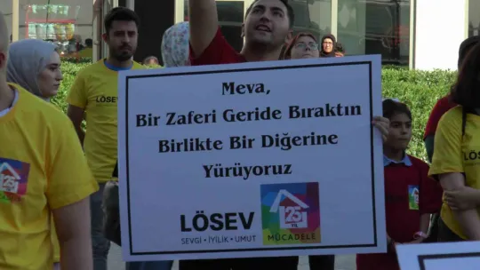 Lösemiyi atlatan çocuklardan tedavi gören arkadaşlarına sürpriz