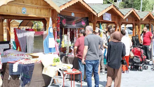 Maharetli Eller, Pazarı Bekler