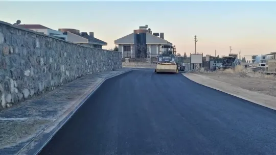 Melikgazi Belediyesi Becen Mahallesi'nde asfalt çalışması başlattı