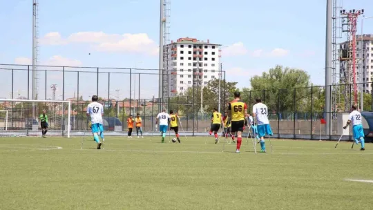 Melikgazi Belediyesi Bedensel Engelliler Futbol Takımı şampiyon oldu