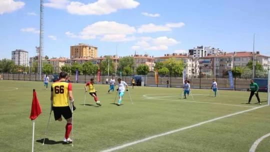 Melikgazi Belediyesi Bedensel Engelliler Futbol Takımı şampiyon oldu