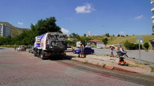 Melikgazi Belediyesi, mahallelerdeki temizlik çalışmalarını sürdürüyor