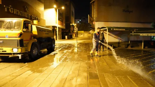 Çarşı bölgesi köpüklü sularla yıkandı