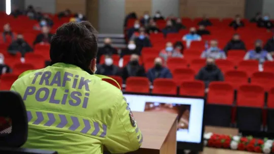 Melikgazi Belediyesi personeline güvenli sürüş eğitimi