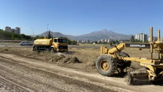 Melikgazi daha temiz bir çevre için boş alanların temizliğini yapıyor