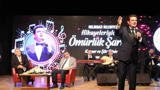 Melikgazi'de 'Hikayeleriyle Bir Ömürlük Şarkılar' programına yoğun ilgi