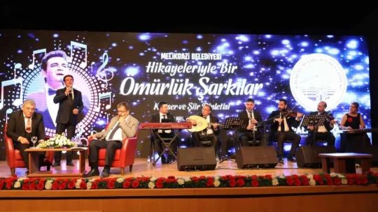 Melikgazi'de 'Hikayeleriyle Bir Ömürlük Şarkılar' programına yoğun ilgi