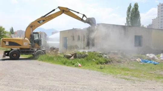 Melikgazi'de 600' e yakın metruk yapı yıkıldı