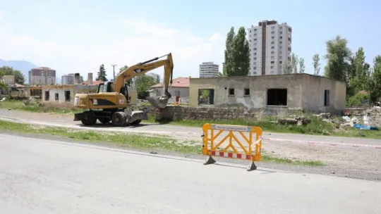 Melikgazi'de 600' e yakın metruk yapı yıkıldı