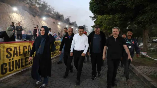 Salça Günlerinde, 3 bin 148 aile salça kaynattı